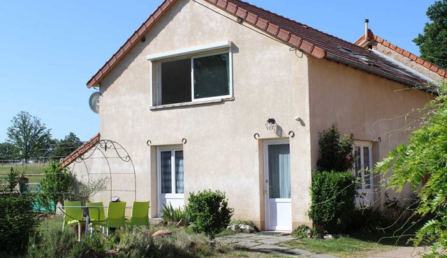 Family cottage on horse farm near Montluçon