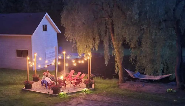 Family Cottage on Quiet Lake with Shallow Entry