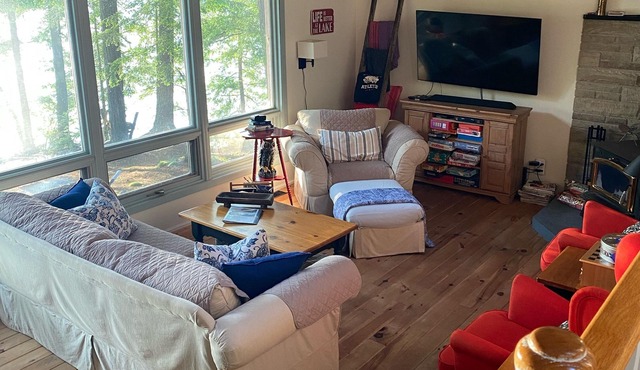 Family Cottage *Pet Friendly *West Exposure *2hrs North of TO *Close to Trails