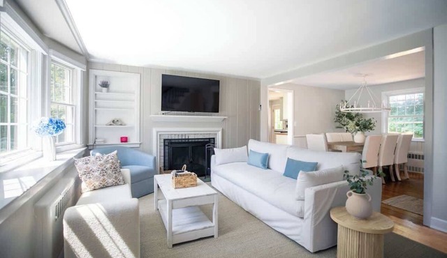 Family Cottage with 4 King Beds and Fire Pit