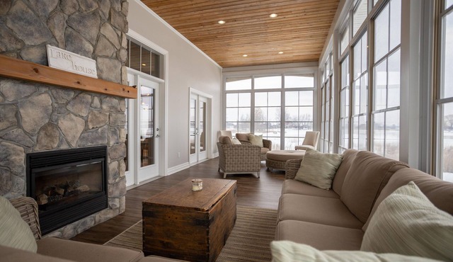 Family Cottage with breaktaking views of Lake Erie