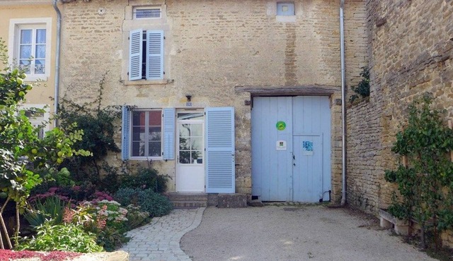 Family Cottage with Garden & Terrace, Near Forest Trails & Historical Sites, Sleeps 7+2