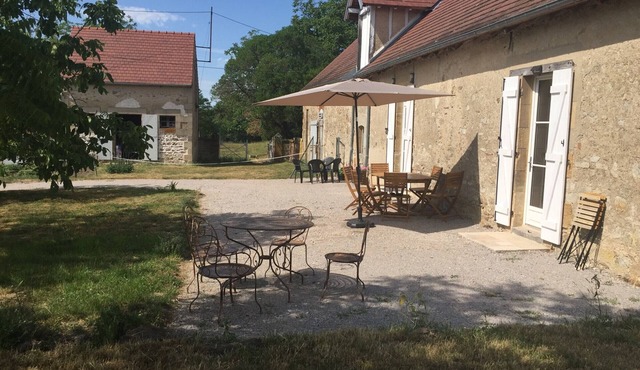 Family cottage with shared pool and tranquil garden