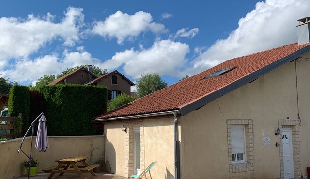 Family cottage with terrace and kids' area in Faymont