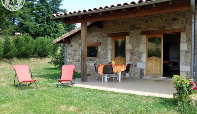 Family cottage with terrace, pets welcome