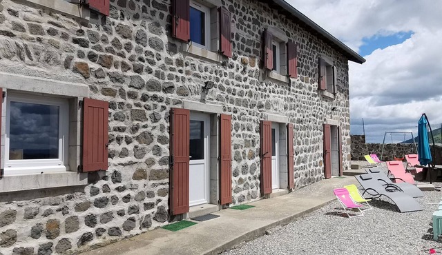 Family cottage with yard, ping-pong, near Lyon and Clermont-Ferrand