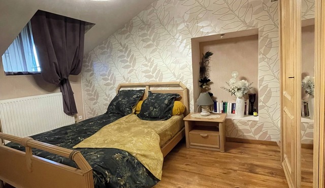 Family country house with swimming pool and air conditioning