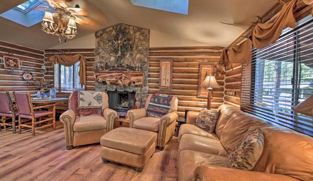 Family & Dog Friendly: Rustic Lakeside Cabin