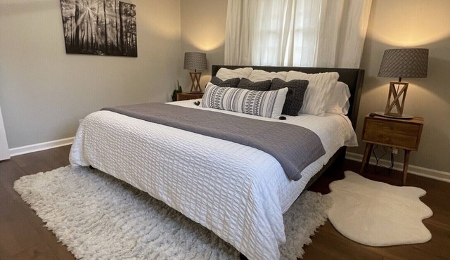 Family & Dog Friendly Home away from home -MTSU: 2 miles, Sports Complex: 4.5 mi