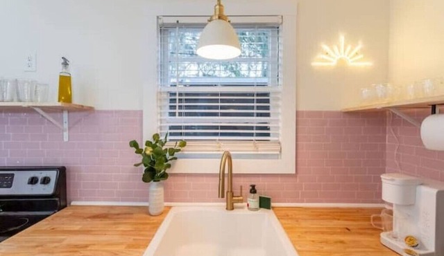 Family & Dog Friendly Fun New Renovation w/Pool!