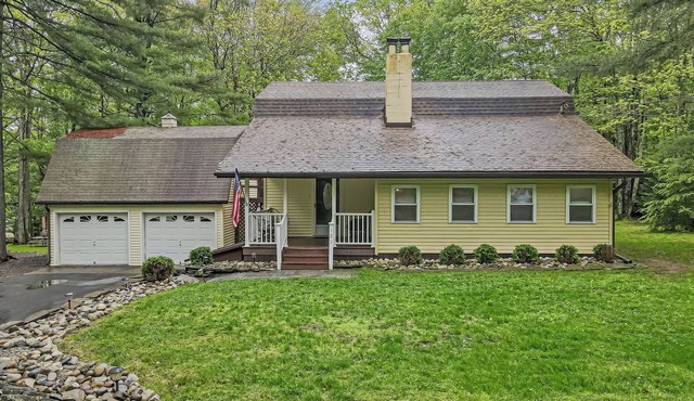 Family & Dog friendly home - Game Room - Near the Lake!