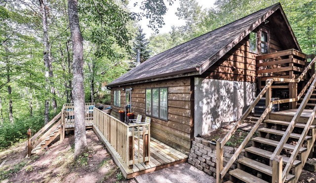 Family & Dog Friendly- Private Year Round Lakefront Cabin with dock