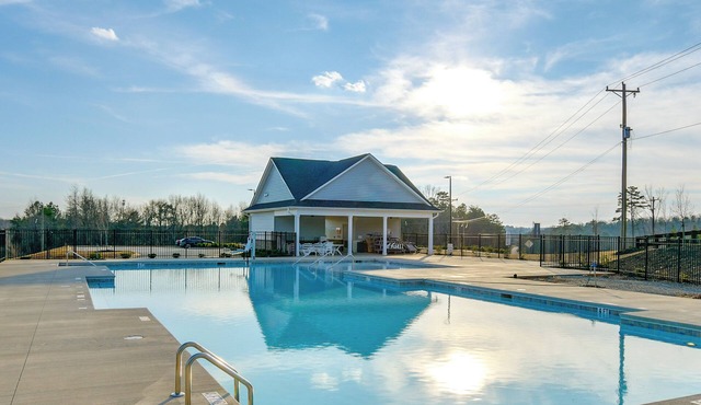 Family + Dog Friendly! Greenville Townhome w/Deck