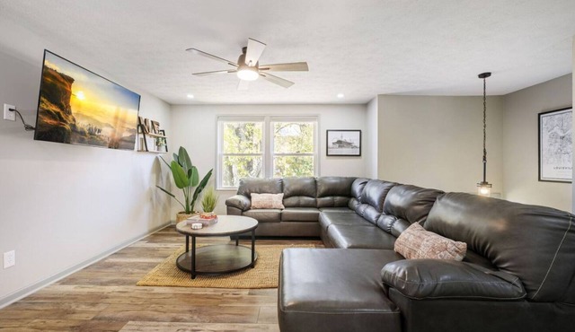 Family & Dog Friendly Stay 15 mins to St. Matthews