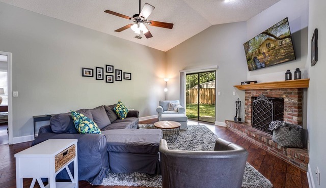 Family & Dog-Friendly 3BR Home w/Fenced Yard & Firepit