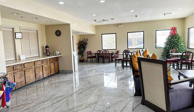 Family Double Queen Escape | Comfortable Room Near Berry College | 3 Rooms