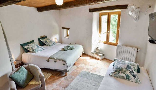 Family double room B&B ★ king size bed ★ pool and spa ★ garden view ★ free WIFI