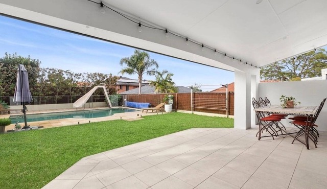 Family Entertainer Renovated Pool House