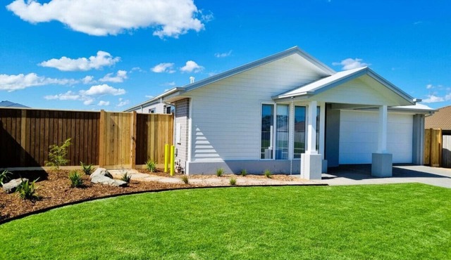 Family Entertainer - Linen Included