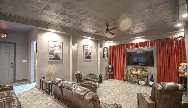 Family Entertainment near Flathead & Glacier. Theater, Arcade, Billiards & Poker