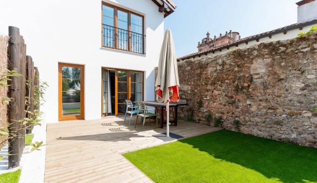 Family apartment (handicapped accessible) with private garden