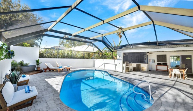 Family Escape in Fort Myers with Pool – Near Downtown and Beaches