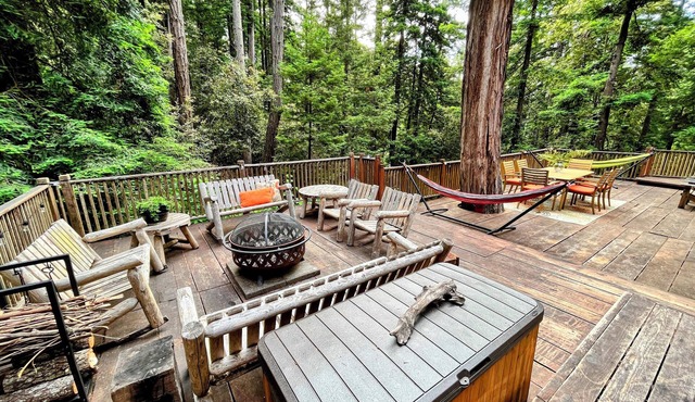 Family escape w/sauna nestled in the redwoods, near beaches, hiking, cycling