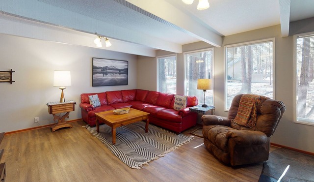 Family Escape with Game Room, Hot Tub and A/C