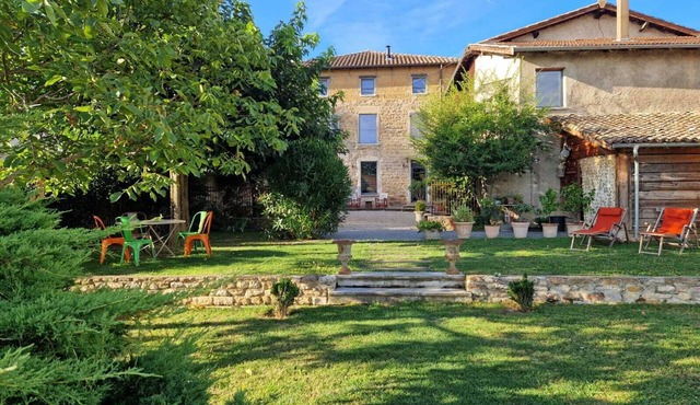Family estate with swimming pool in the heart of the Mont d'Or mountains