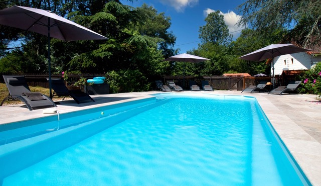 Family Farmhouse near Bergerac, Bordeaux & St Emilion with private heated pool.