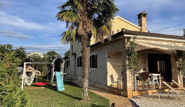 Family-friendly vacation home in a quiet location not far from Porec