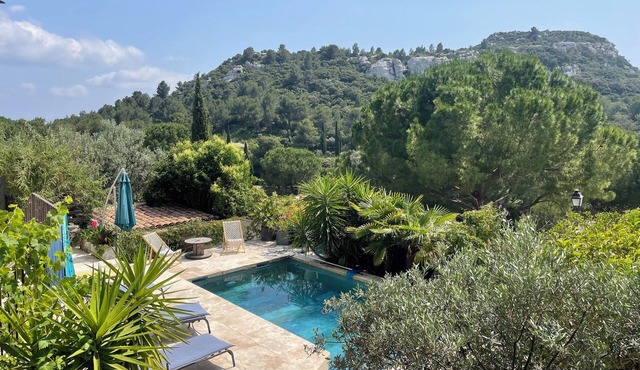 Family farmhouse with pool in Baux-de-Provence