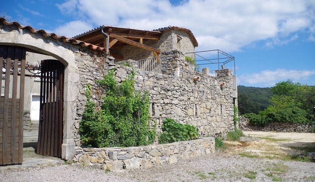 family farmhouse in the countryside with panoramic views of the Cévennes