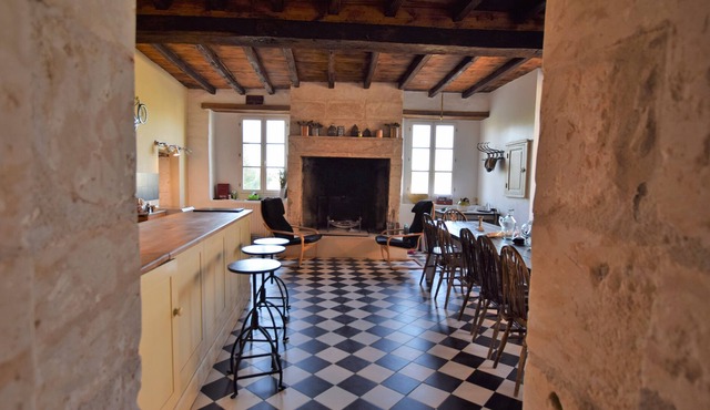 Family Farmhouse - Relaxing getaway with large private pool and spacious garden