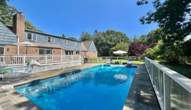 Family Farmhouse Retreat , Heated Pool, Privacy, One Hour from New York City