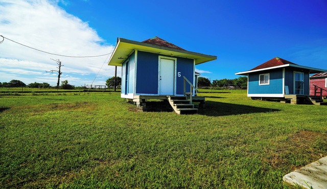 Family Farms Cabin 5 - Twin/Full Bunk, Fire Pit & Lakeside Escape, Near Ren Fest