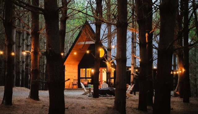 Family Fave : Secluded : Conversation Pit : Kids' Fort : Hot Tub : Trails