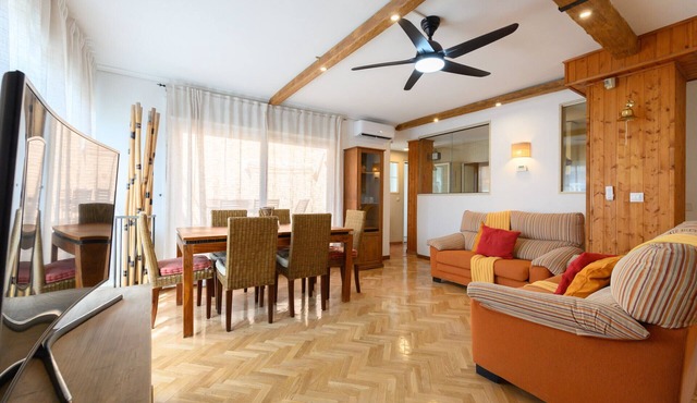 Family Flat with Terrace and Swimming Pool in Private Urbanisation- Madrid