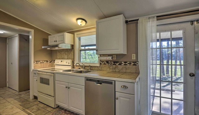 Family Florida Lake House: Private Screened Porch