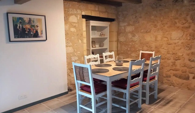 Family friendly farmhouse with pool in vineyard - close to St Emilion