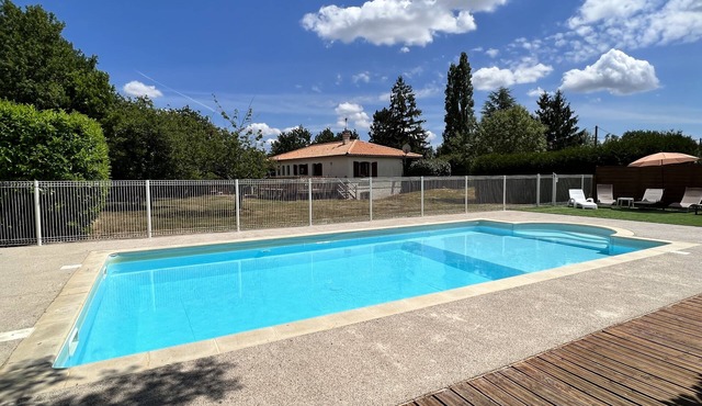 Family friendly 5 bedroom Gite with Private Heated Pool Set In 1 Acre