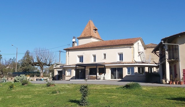 Family relaxation in the countryside" The pigeon house and its lake". Varied activities!