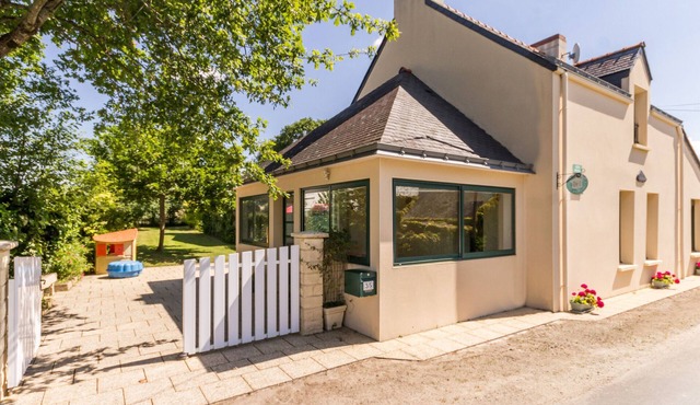 Family-Friendly Cottage Near Brière Park with Garden, Terrace, and Kids' Play Area