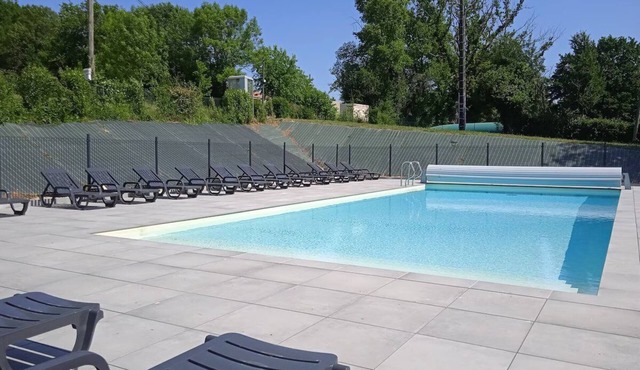 Family-Friendly Ground Houses Near Marais Poitevin with Seasonal Pool