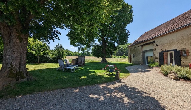 Family-Friendly Country Retreat with Garden, Near Leisure Base & Golf