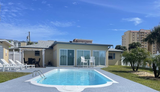 Family Friendly! 3 bedroom/2 bath remodeled with ocean views and heated pool