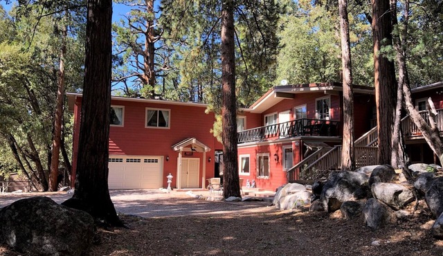 Family friendly, Full Kitchen, EV Charger Level 2, A/C, Easy Parking, Fireplace