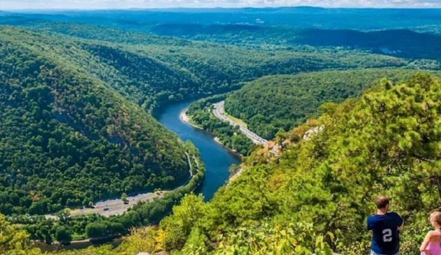 Family friendly Resort! Nature at its best at this Pocono Mountain Retreat