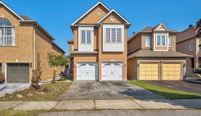 Family frieindly house in richmond hill 7beds