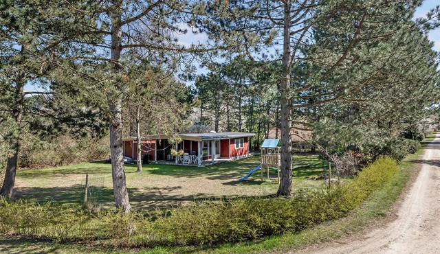 Family-friendly cottage close to the water